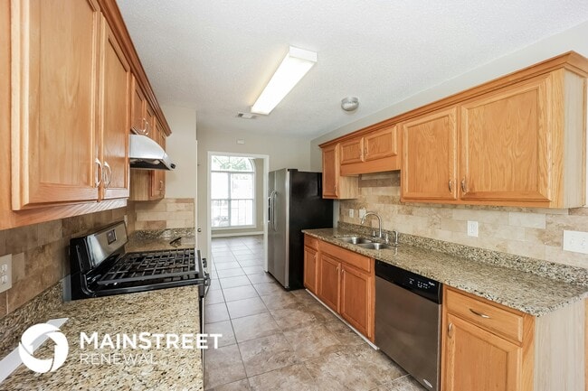 Photo - 6555 Creekview Ct