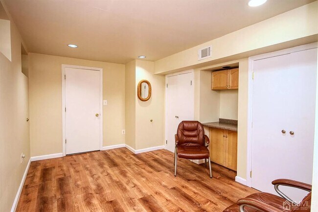 Photo - 25 Denise Dr Townhome