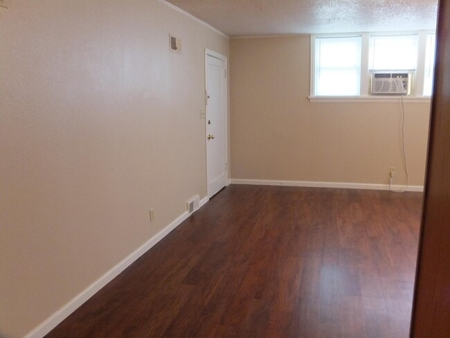 904 E D Ave
