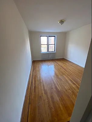 Photo - East 201st Street