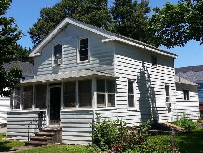229 W 7th St