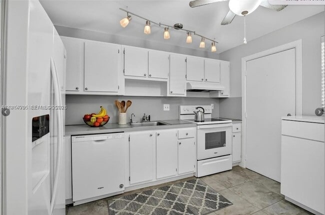 Photo - 3050 NE 16th Ave Unidad 407