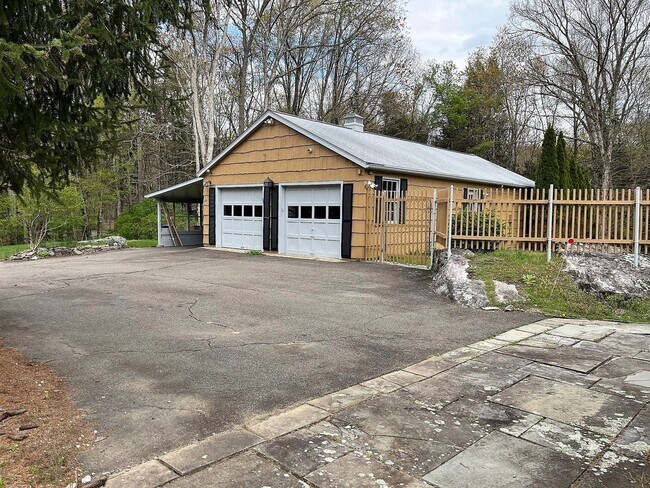 231 Rivergate Dr Unidad Main House