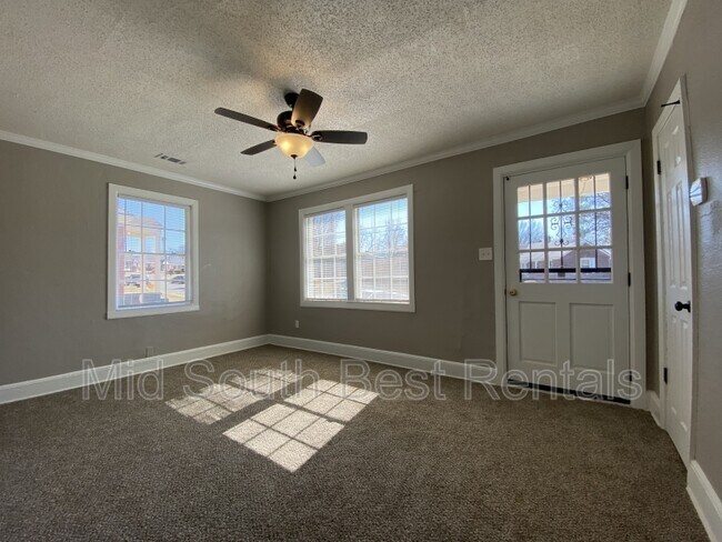 Photo - 1330 Chadwick Cir