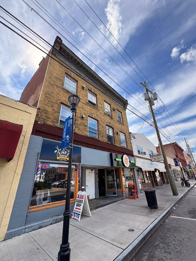 30 E Main St Unit 4