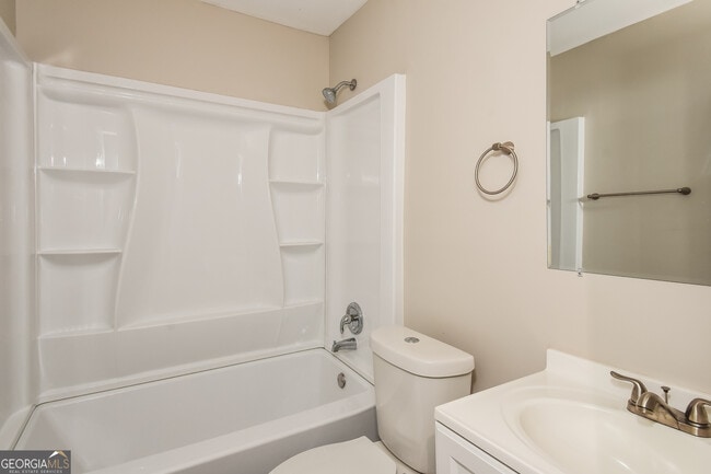 Photo - 598 Oakside Dr SW