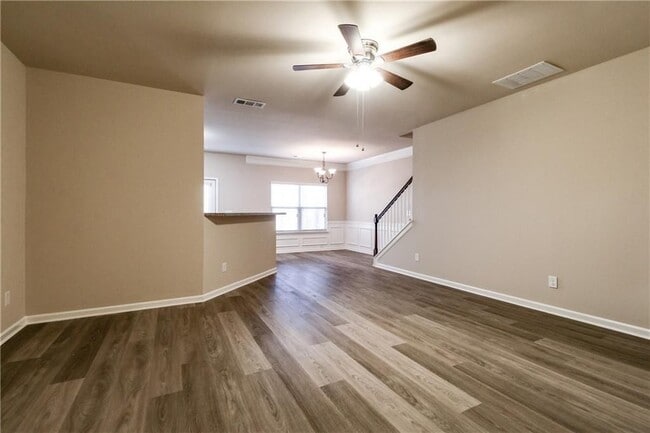 Photo - 606 Oakside Pl