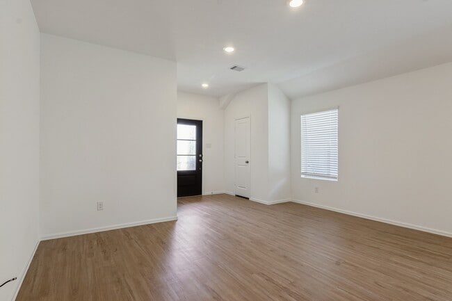 1950 Barrett Gables Dr