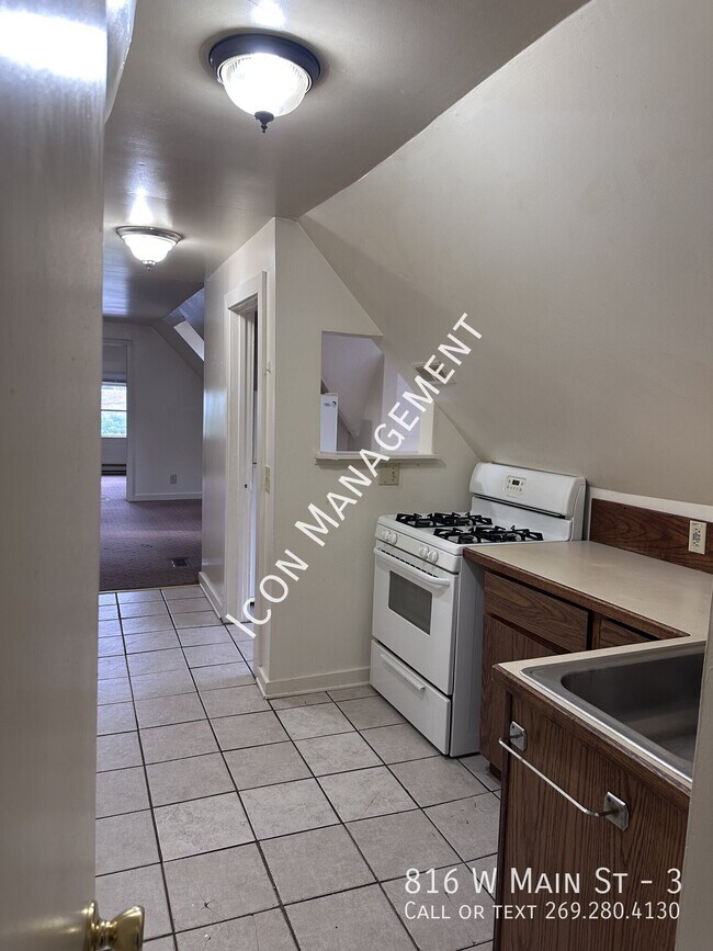 816 W Main St Unit 3