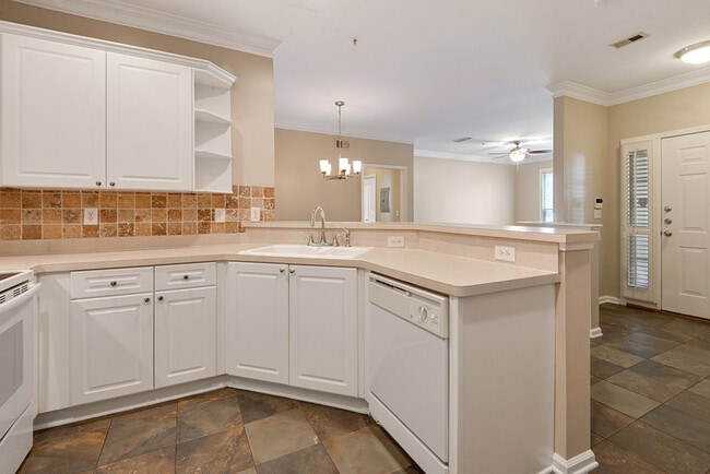 Photo - 2400 Cumberland Pkwy SE Unidad 611