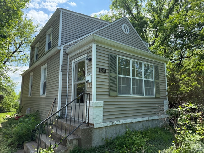 Building Photo - 1500 W Ash St Rental