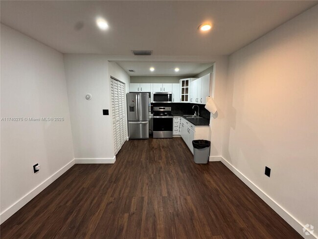 Building Photo - 13210 SW 17th Ln Unit B6-18 Rental