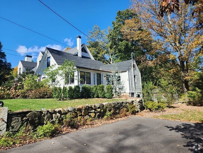 Building Photo - 11 Farm Rd Rental