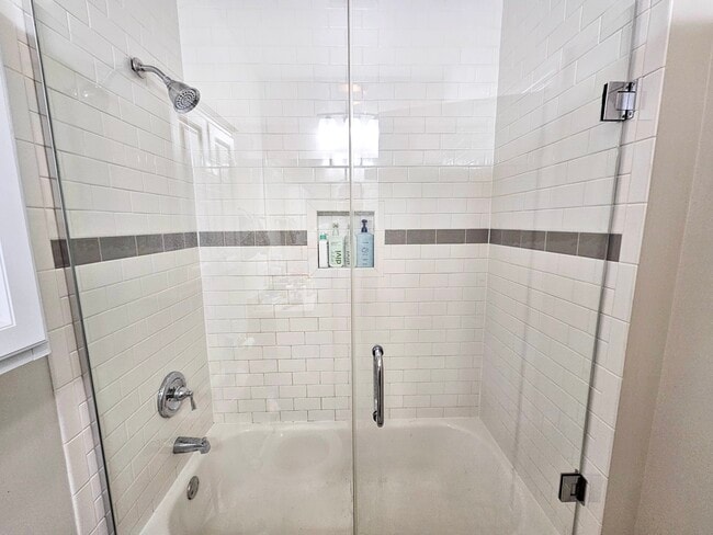 Photo - 939 W Armitage Ave Unit B
