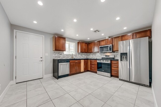 Building Photo - Move-In Ready Two-Bedroom with Modern Finishes & Stainless-Steel Appliances Unit Bassler - 2318 A