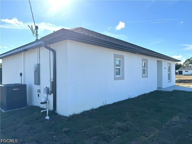 Building Photo - 3015 4th St SW