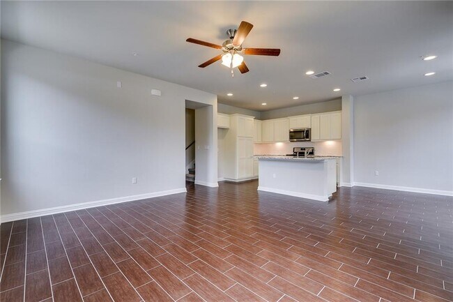 Photo - 13800 Lyndhurst St