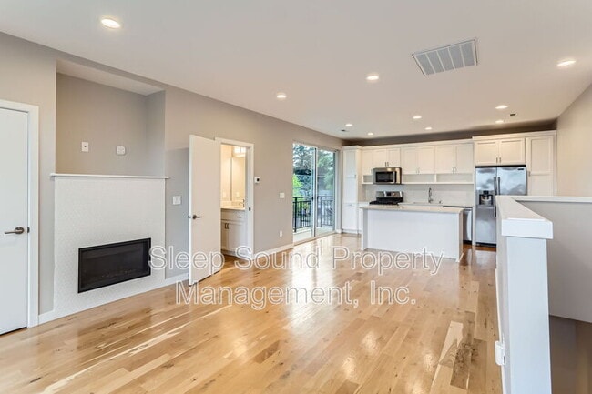 Photo - 1030 N Ainsworth St