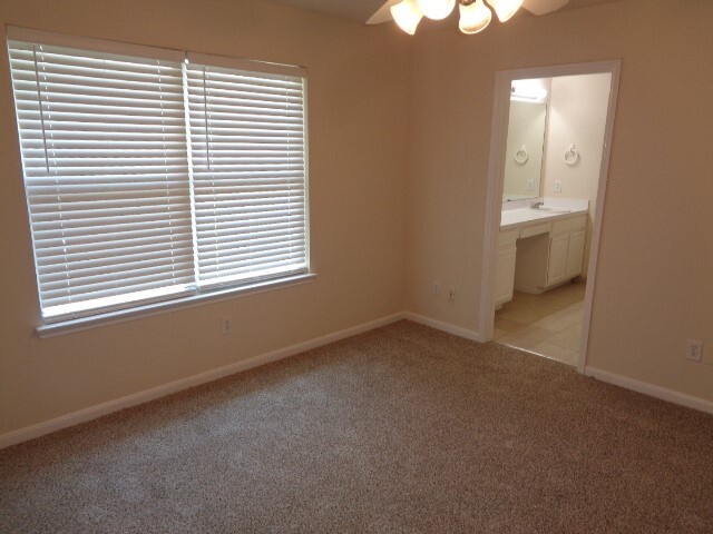 Building Photo - 11814 Chetman Dr