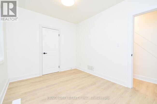 Photo - 107 Nairn Ave Unité Main