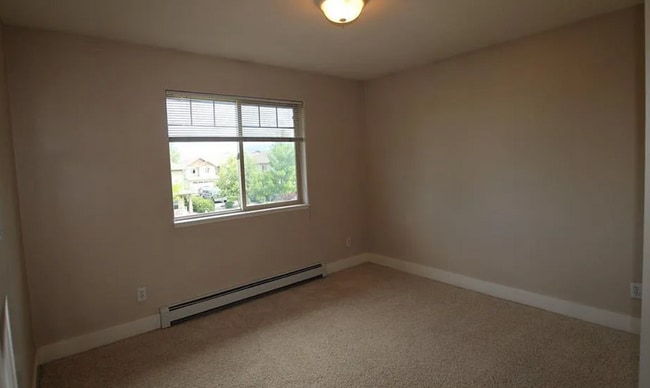 Building Photo - 3 Bedroom 2.5 Bath plus an Office in Bozeman!