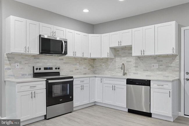 Photo - 809 Pontiac Ave