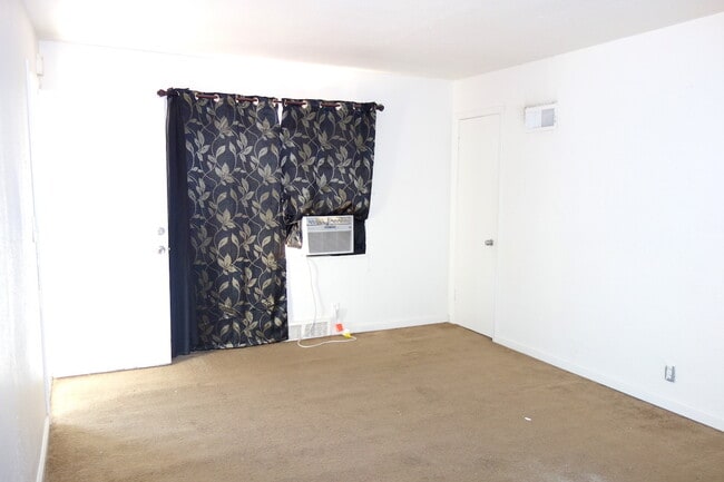 Photo - 3020-3020 E 61st St Unidad 3018 E 61st St