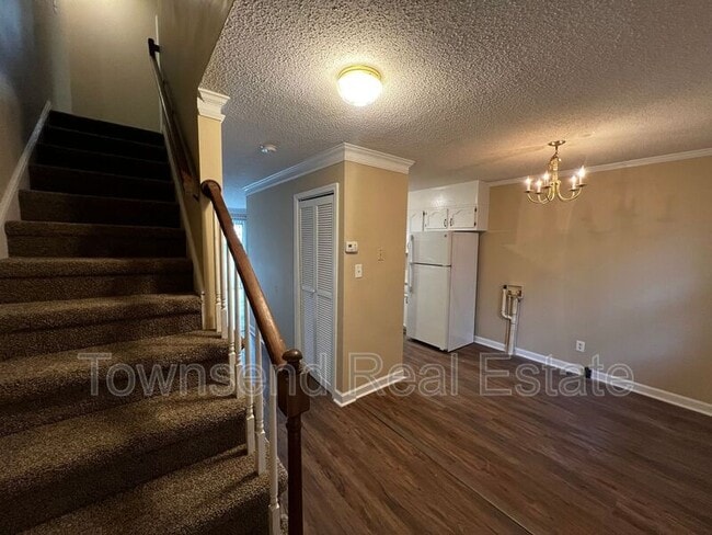 Photo - 113E Bradford Ave