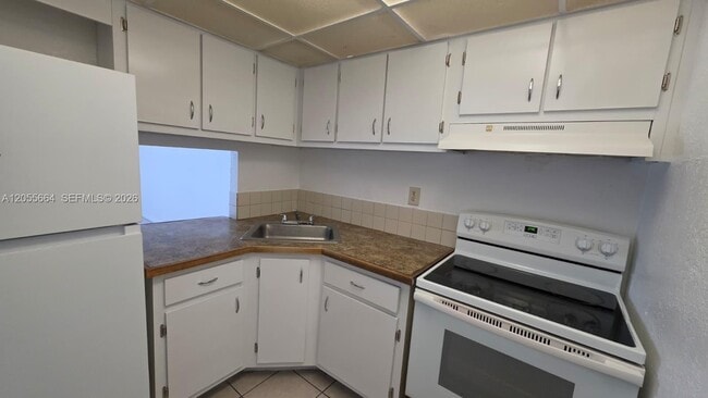 Building Photo - 4550 NW 9th St Unit 308E