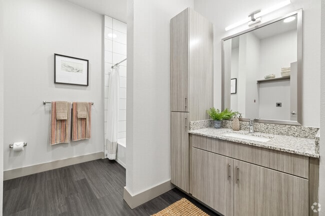 1BR, 1BA - 639SF - Bathroom