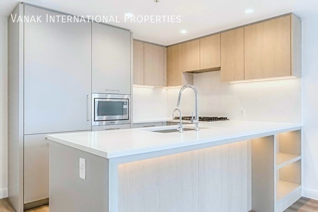 Photo - Brand New O2 Metrotown | 2 Bed, 2 Bath + Den Prime Metrotown Location