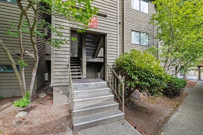 Building Photo - 130 SW 116th St Unit F-12