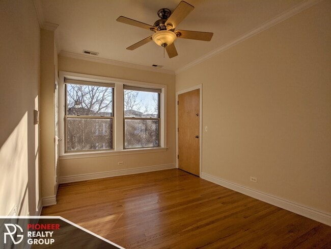 Photo - 1204 W Waveland Ave Unidad 3