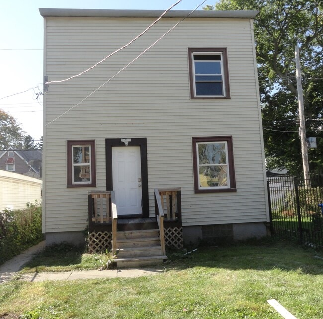 Building Photo - 1030 N Parkside Ave Unit 1R