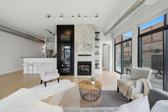 Photo - 910 W Madison St Unit 808