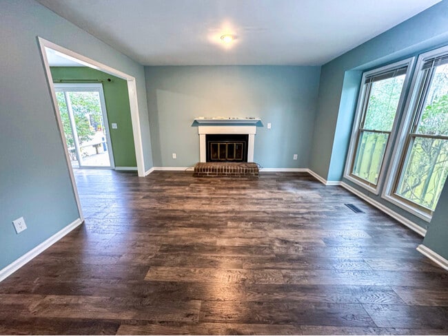 Photo - 1104 Boone Ln