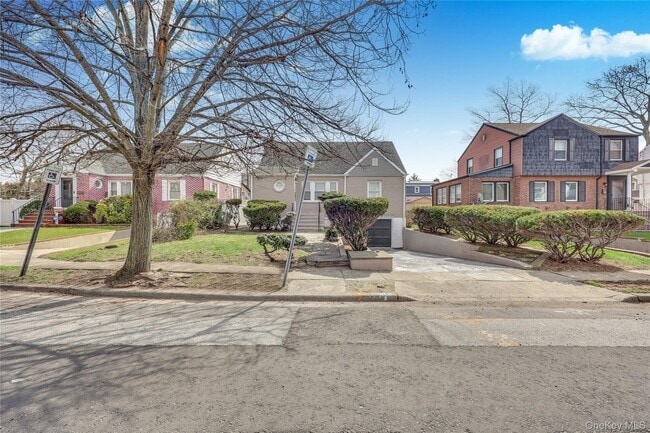 5 Hawthorne Ln