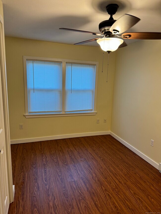 Photo - 104 Midway Oval