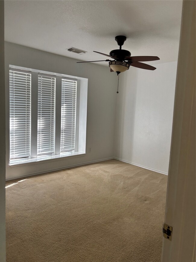 Building Photo - 3335 Silverside Dr