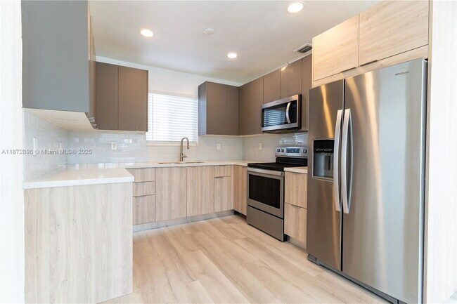 Photo - 431 NW 47th St