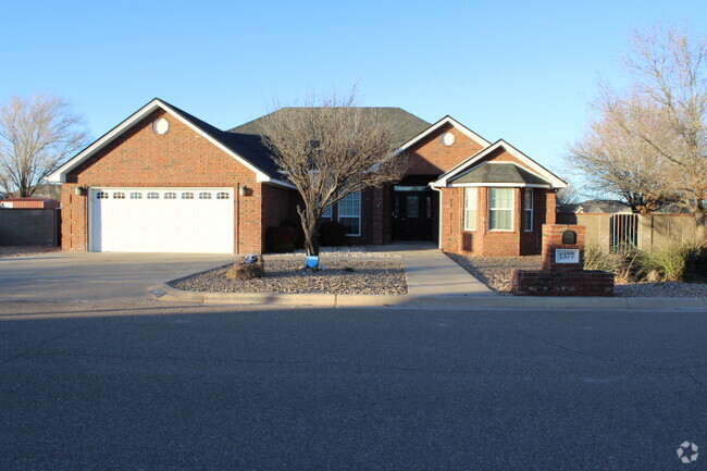 Building Photo - 1377 Oakwood Cir Rental