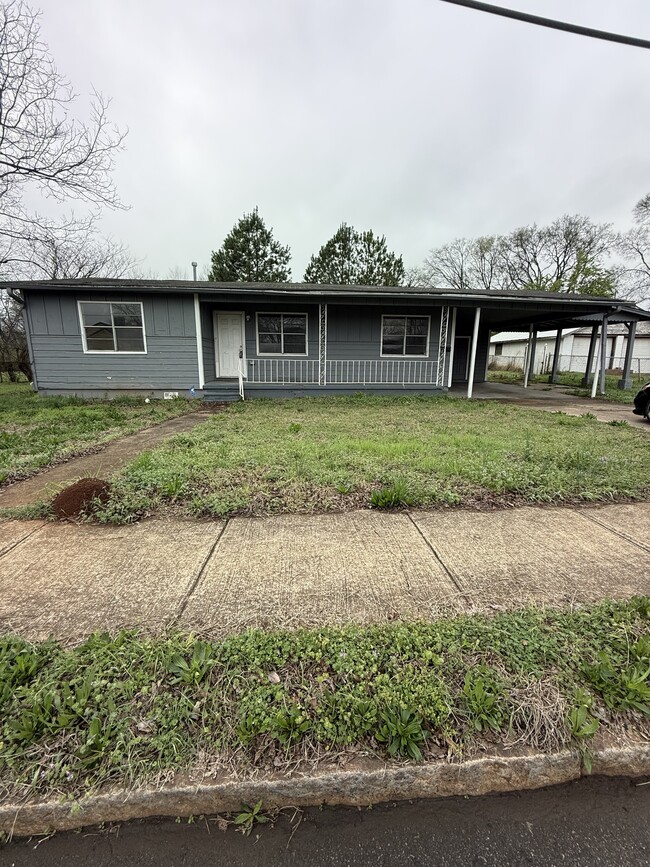 Building Photo - 1400 Indiana St