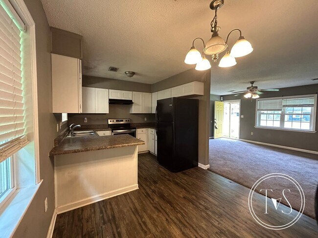 Photo - 982 White Cir
