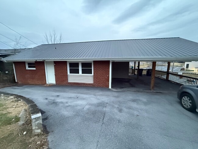 Photo - 1704 Highpoint Ave