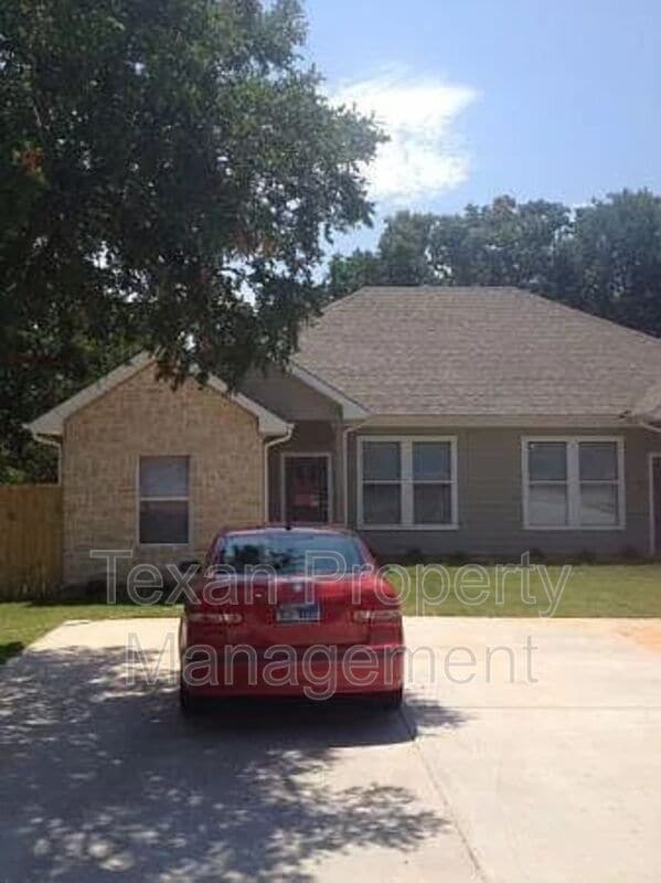 Building Photo - 3705 Mandy Dr Unit 2