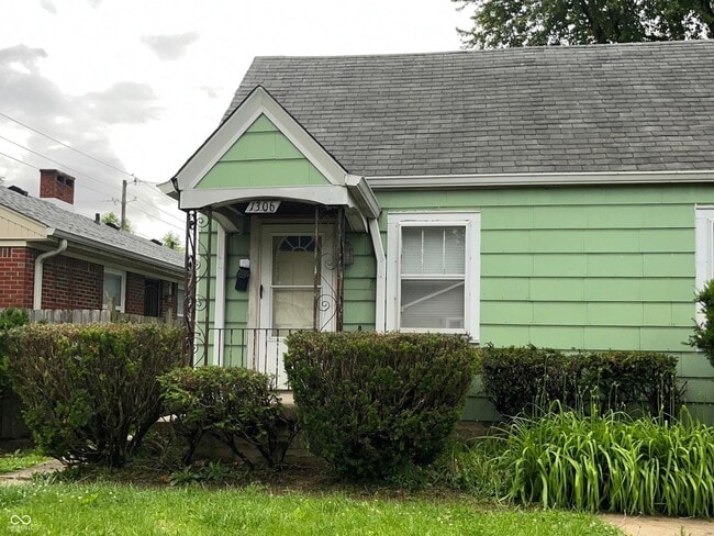 1306 N Chester Ave