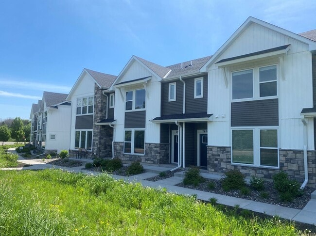 Building Photo - 2434 N Blossom Cir