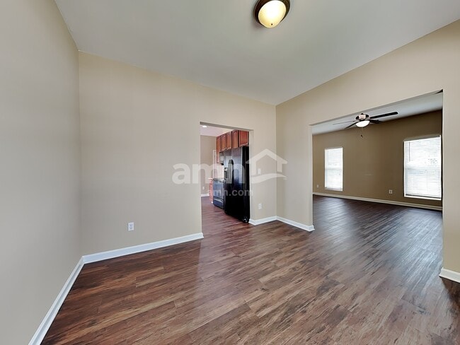 Photo - 547 Rockbridge Dr