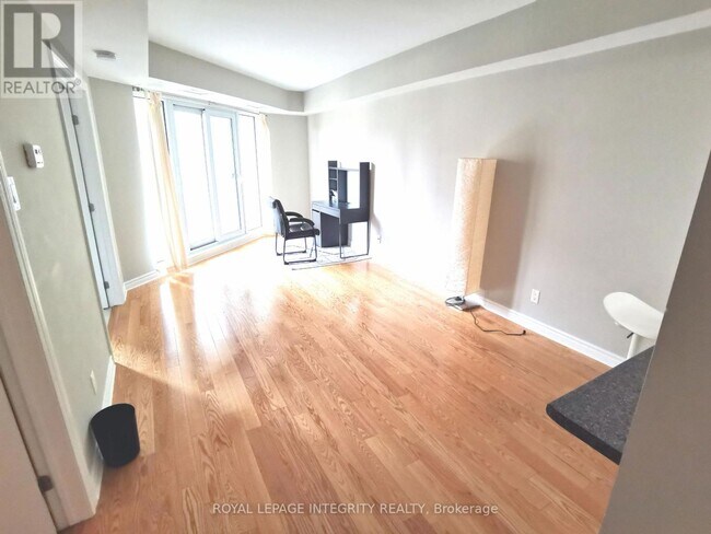 Photo - 234 Rideau St Unit 411
