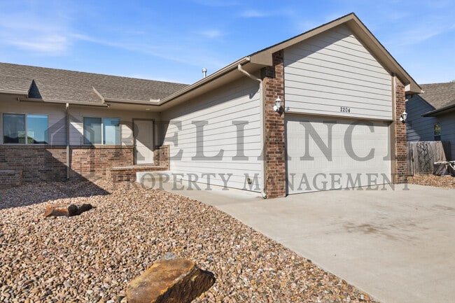 Building Photo - 2202 E Quivira St